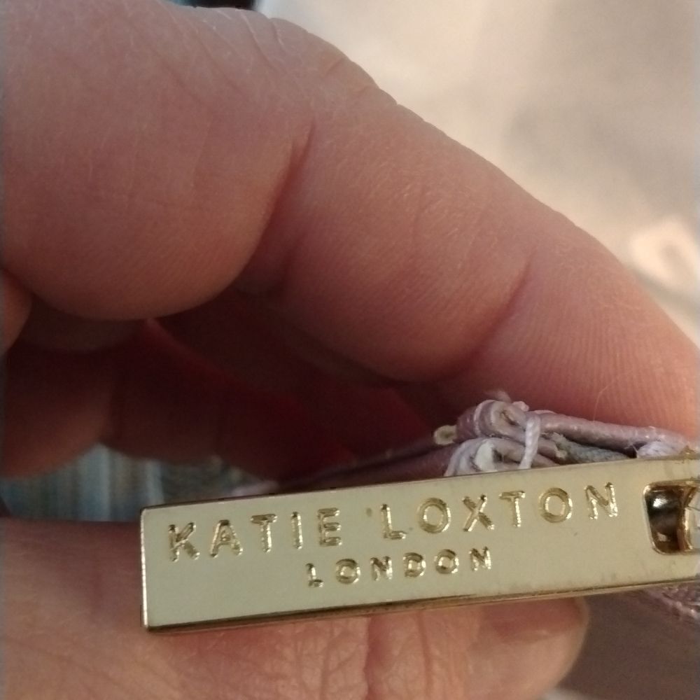 Kate Loxton   - Picture 4 of 6